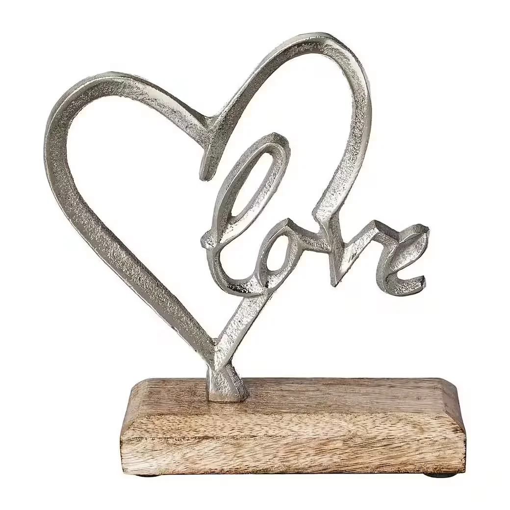 Dekoobjekt Aluminium-Herz „LOVE“ auf Holzsockel – ca. 16–17 cm